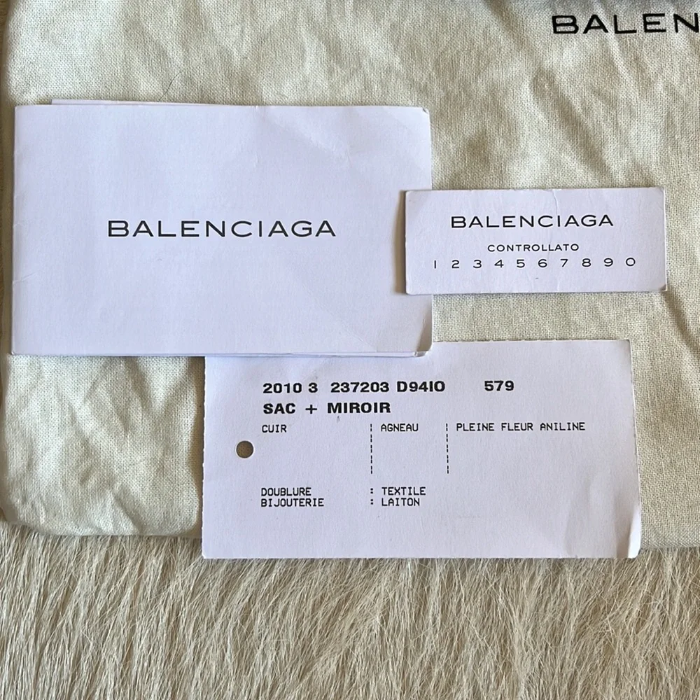 Balenciaga Crossbody Bag in Agneau - Picture 2 of 6